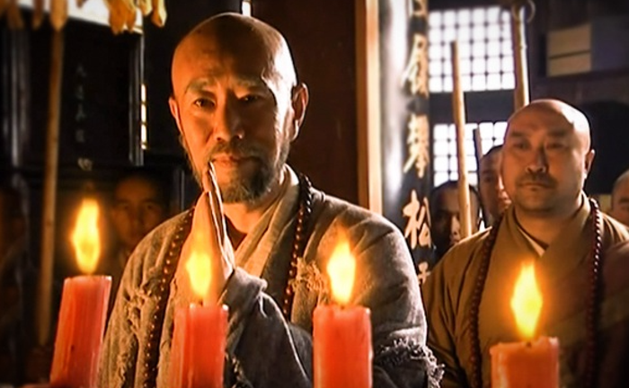 Nhân vật bí ẩn tại Thiếu Lâm được xem là người đứng đầu không tranh cãi. Ông đạt tới cảnh giới dùng tâm pháp để hóa giải võ công, vượt qua giới hạn chiêu thức thông thường. Trong những lần xuất thủ hiếm hoi, ông dễ dàng khống chế các cao thủ hàng đầu như Mộ Dung Bác và Tiêu Viễn Sơn chỉ bằng một chiêu đơn giản. Lớp chân khí hộ thể của ông gần như vô hiệu hóa mọi đòn đánh, thể hiện cảnh giới tiệm cận triết lý Phật học.