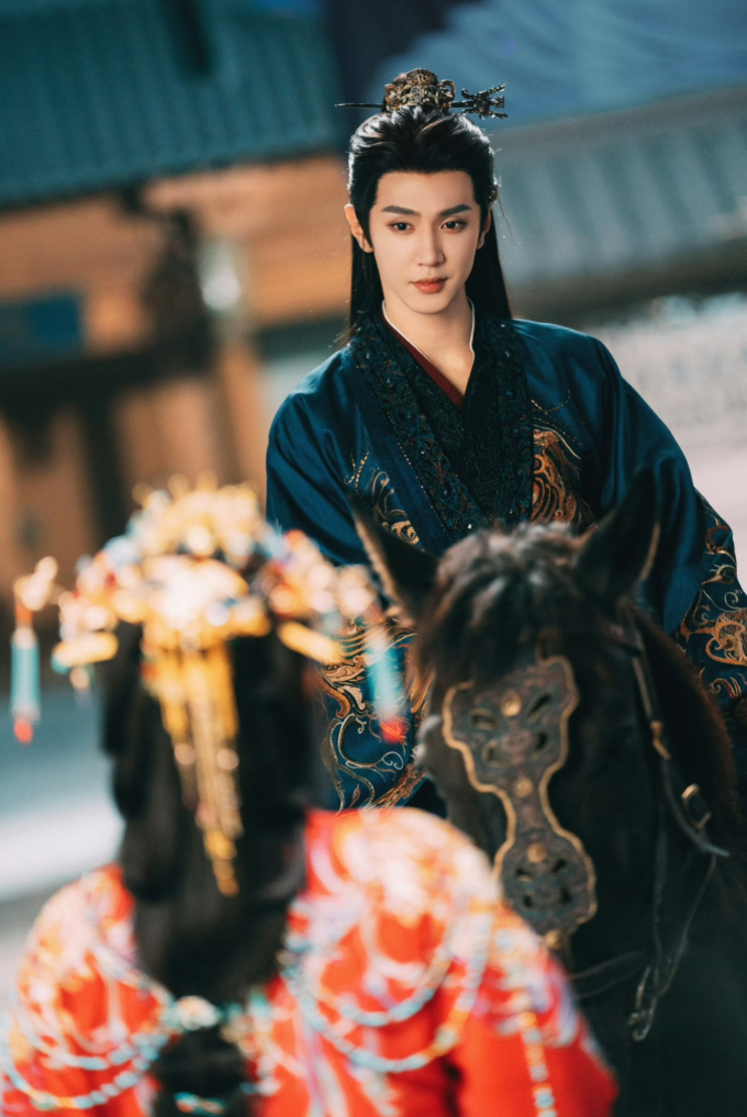 Phim được đánh giá cao trong dòng đề tài nữ tướng quân. Nhân vật Phó Nhất Tiếu là nữ cung thủ tài giỏi nhưng mất trí nhớ sau một biến cố lớn, từ đó trở thành đồng minh của chính người từng bị cô làm tổn thương. Mối quan hệ phức tạp giữa hai nhân vật chính cùng bối cảnh chính trị nhiều âm mưu giúp bộ phim duy trì độ thảo luận ổn định.