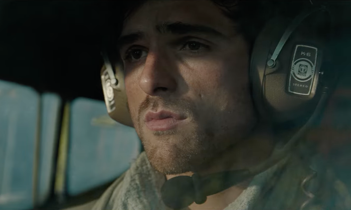 Jacob Elordi và Josh Brolin thủ vai những người sống sót cuối cùng trong thế giới đổ nát. - Ảnh: NSX