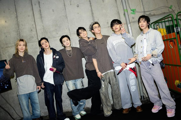 BTS 'càn quét' Tokyo Dome, chiếm trọn trang nhất 5 báo lớn Nhật Bản Ảnh 2