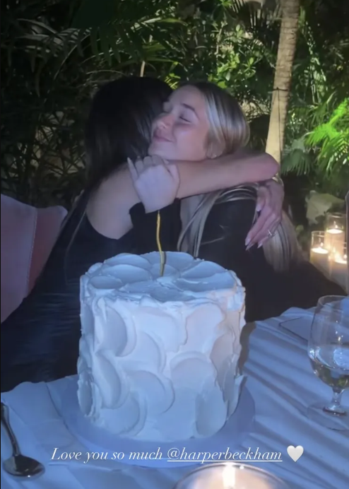 Victoria Beckham đón sinh nhật cùng con gái Harper Beckham. Ảnh: IGNV