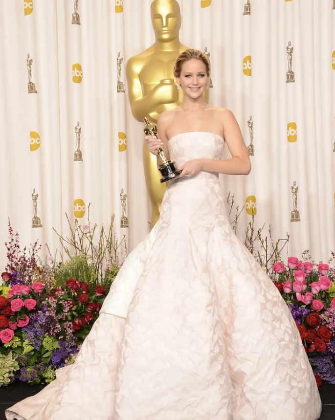 Những bộ trang phục thảm đỏ đắt nhất mọi thời đại Ảnh 9