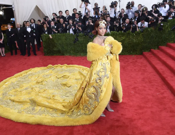 Những bộ trang phục thảm đỏ đắt nhất mọi thời đại Ảnh 8