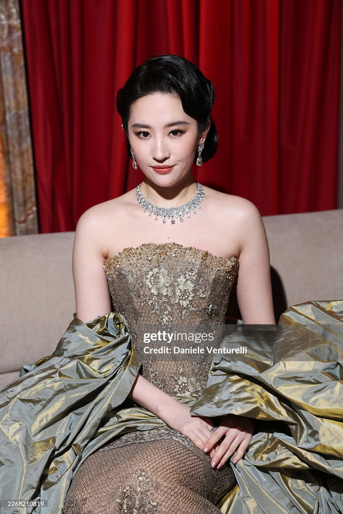 Lưu Diệc Phi được nhận xét không có quá nhiều sự thay đổi so với tấm hình cũ. Ảnh: gettyimages