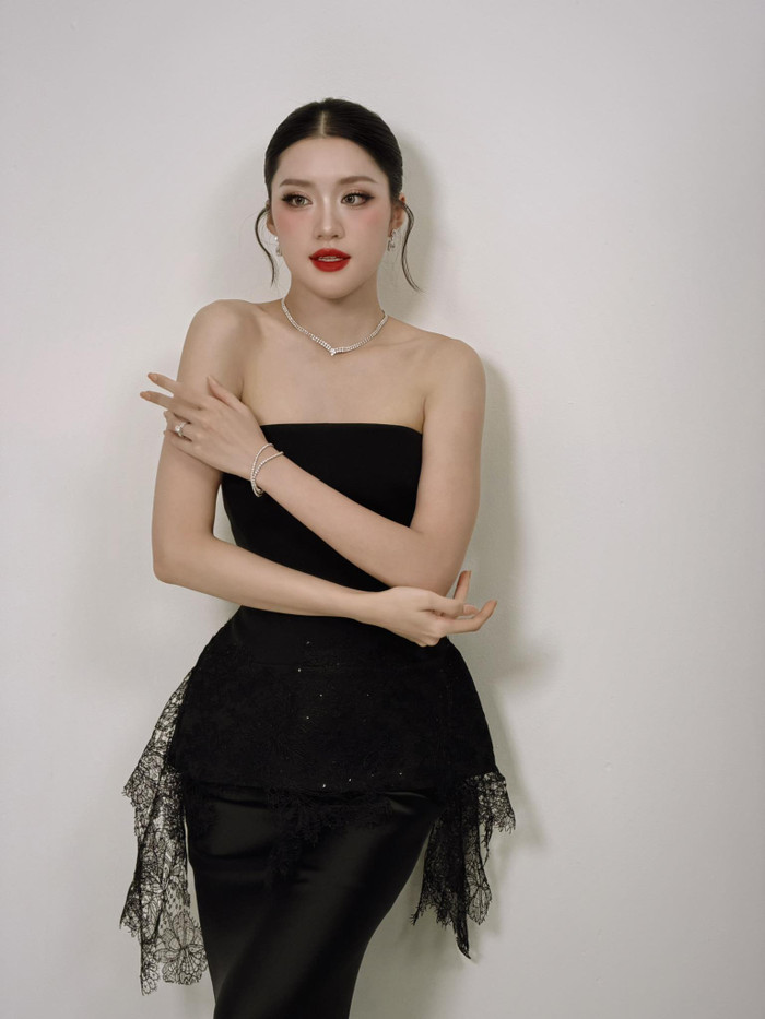 Phương Oanh tích cực xây dựng hình ảnh chỉn chu, chuyên nghiệp. Ảnh: FBNV