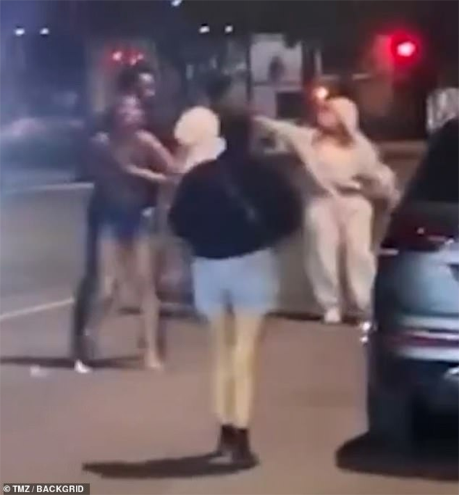 Bạn thân Taylor Swift bị fan tấn công gây xôn xao Ảnh 3