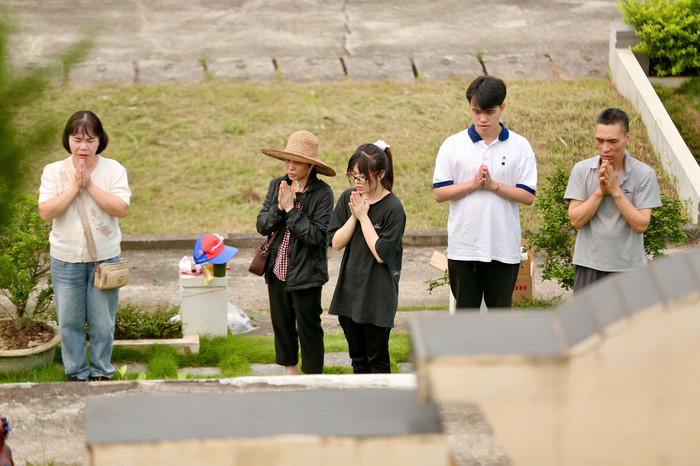 Tảo mộ ngày Tết Thanh minh: Hành trình trở về với cội nguồn Ảnh 5