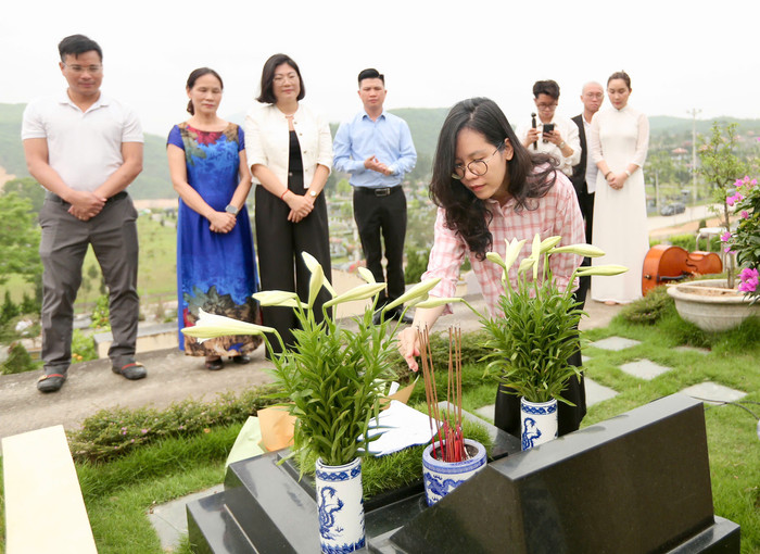 Tảo mộ ngày Tết Thanh minh: Hành trình trở về với cội nguồn Ảnh 3