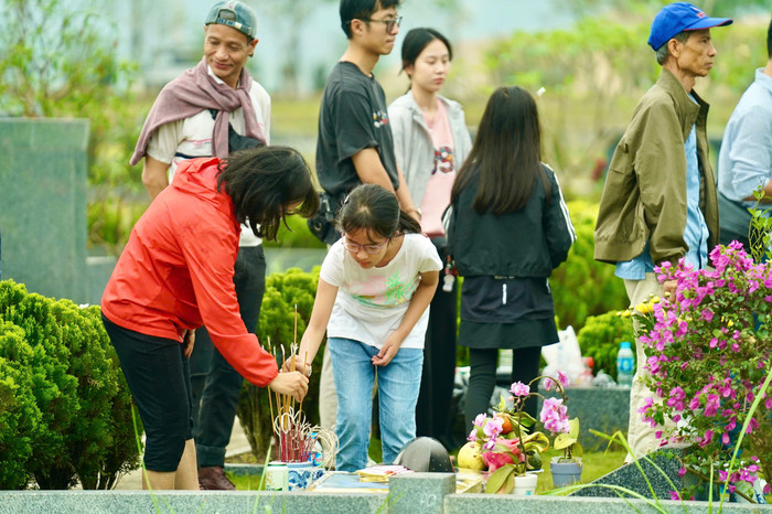 Tảo mộ ngày Tết Thanh minh: Hành trình trở về với cội nguồn Ảnh 6