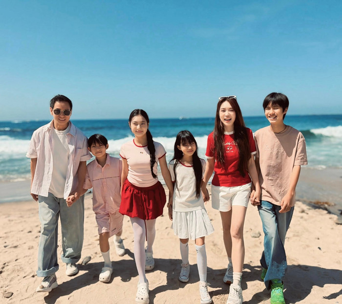 Vợ chồng Lý Hải và Minh Hà du lịch biển cùng nhau.