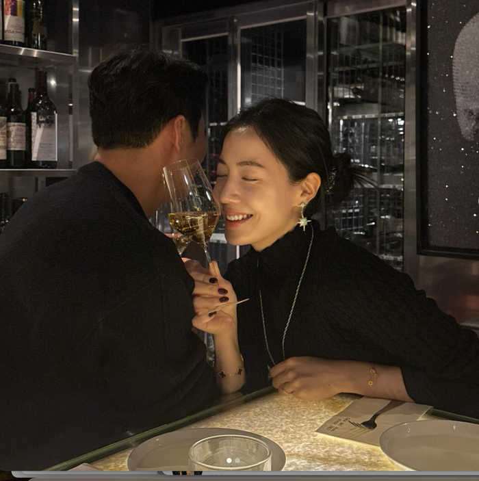 Theo thông tin được tiết lộ, chồng sắp cưới của Ryu Hwa Young là một doanh nhân hơn cô 3 tuổi.