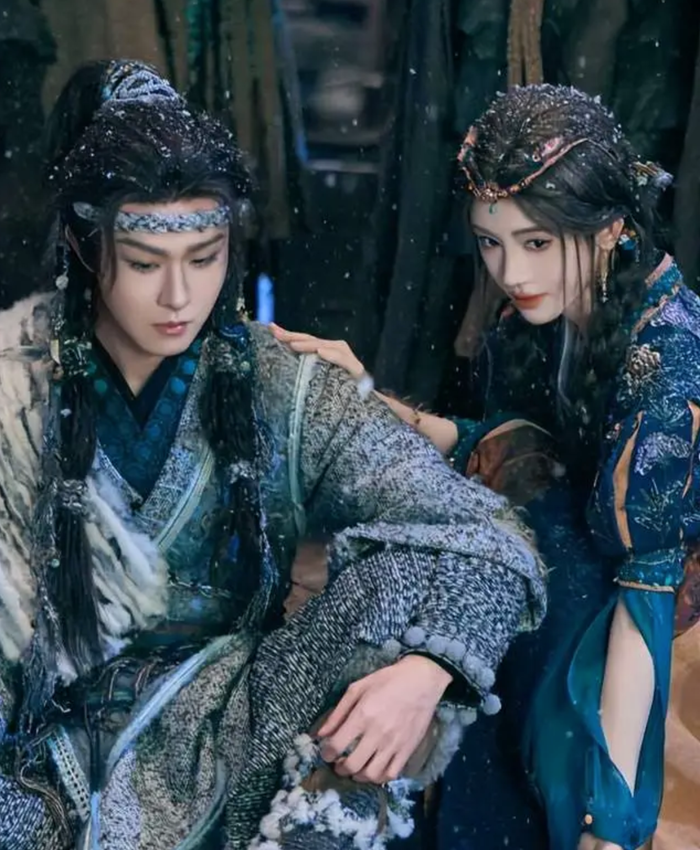 Trong phim, cặp đôi này gây ấn tượng mạnh với khán giả nhờ tạo hình mang phong cách dị giới, độc đáo và câu chuyện tình yêu đầy cảm xúc giữa những phân đoạn kỳ ảo. - Ảnh: NSx