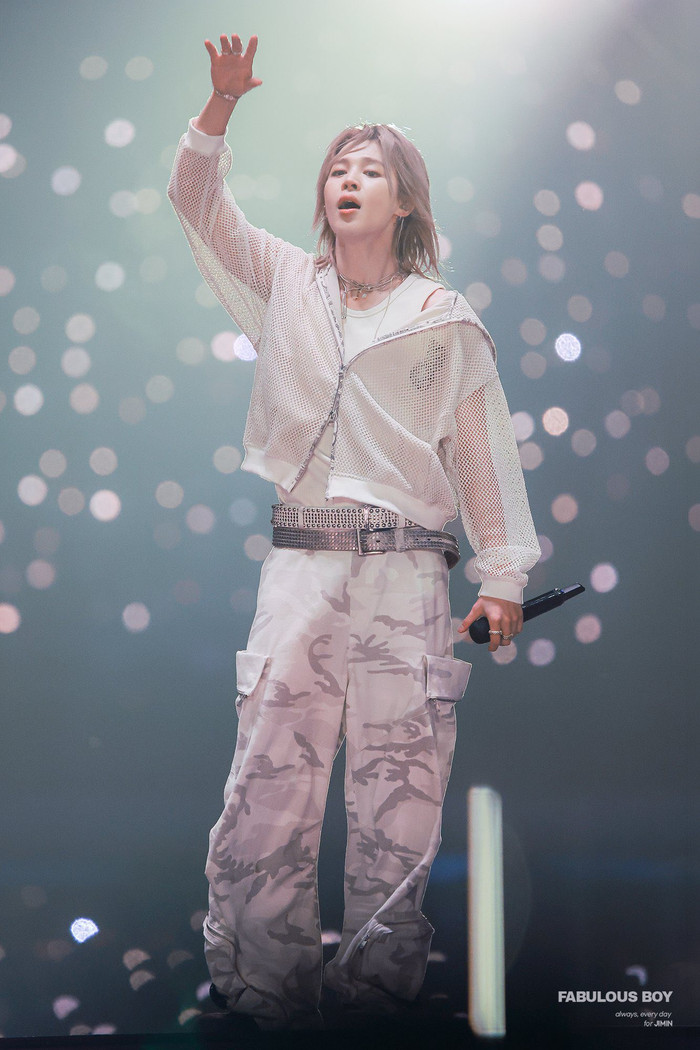 Jimin bị 'bỏ quên' trên sân khấu concert BTS, Jungkook lập tức can thiệp Ảnh 3