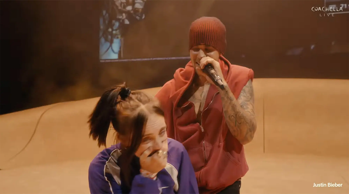 Justin Bieber hát tặng Billie Eilish ngay trên sân khấu Coachella 2026.