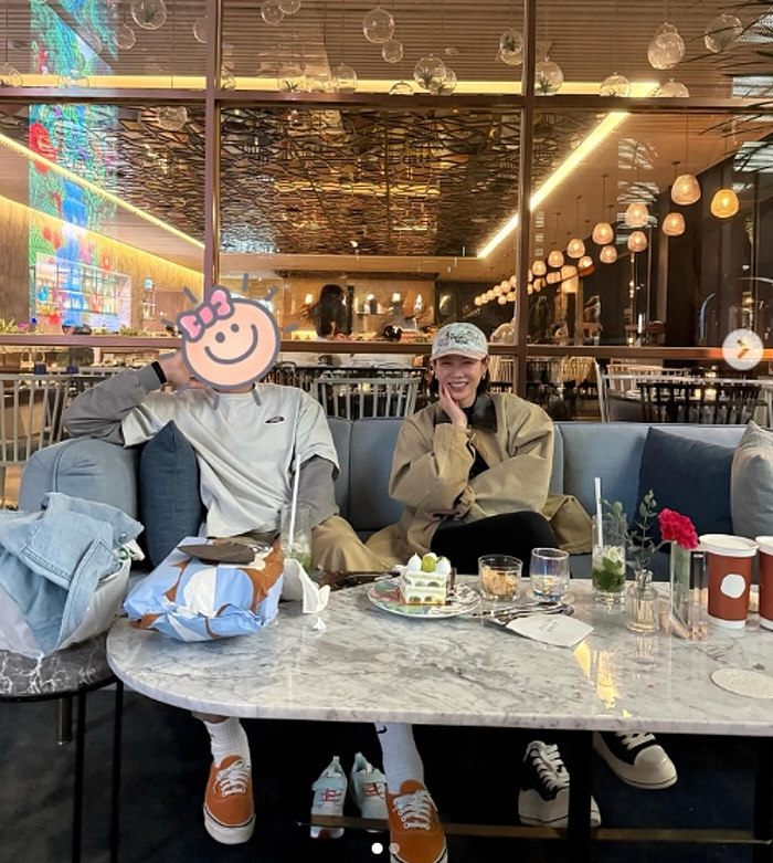 Hyun Bin và Son Ye Jin khoe ảnh gia đình do con trai chụp Ảnh 1