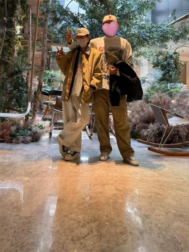 Hyun Bin và Son Ye Jin khoe ảnh gia đình do con trai chụp gây sốt mạng xã hội mới đây.