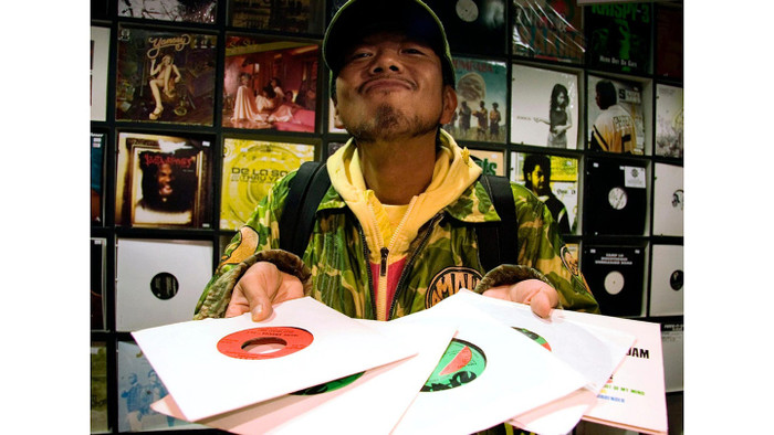 Bất chấp kỷ nguyên số, đĩa than vẫn giữ 'ngôi vương' trong văn hóa âm nhạc Anh Ảnh 2