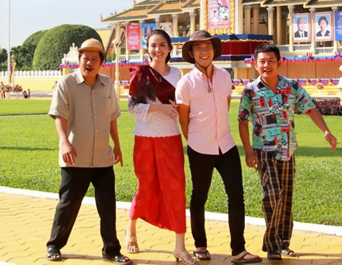 Hoa hậu Diễm Hương cùng nghệ sĩ Thanh Nam , danh hài Tấn Beo và Trấn Thành.