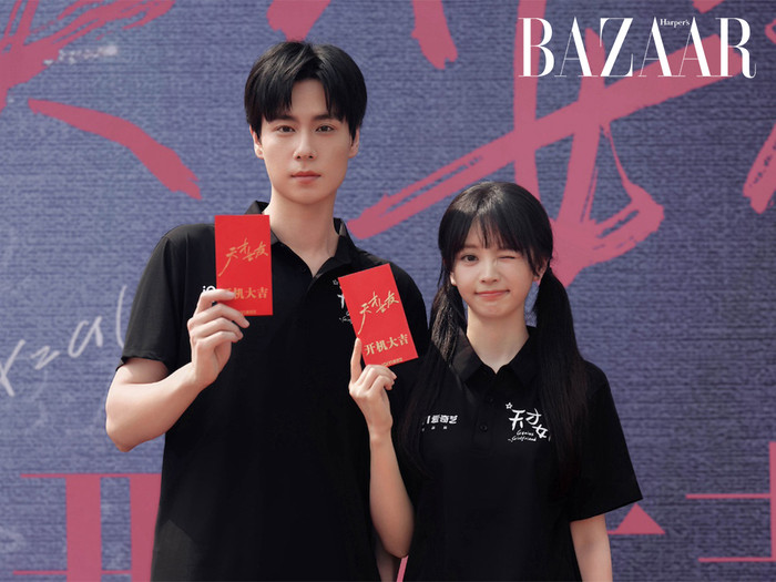 Điền Hi Vi và Hồ Nhất Thiên tại buổi khai máy phim Bạn Gái Thiên Tài. - ẢNh: Harper's Bazaar.