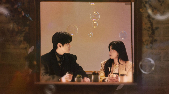 Tác phẩm ngôn tình hiện đại nhẹ nhàng, xoay quanh mối tình tái ngộ giữa hai người từng bỏ lỡ nhau. Dù kịch bản không quá mới mẻ, diễn xuất tự nhiên của cặp đôi chính là điểm cộng giúp phim giữ được sức hút.