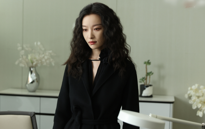 Thuộc thể loại tâm lý - trinh thám, bộ phim khai thác câu chuyện xoay quanh cuốn nhật ký và những bí mật bị chôn giấu. Điểm sáng nằm ở diễn xuất của dàn diễn viên nữ, mang lại cảm xúc chân thực dù kịch bản chưa thực sự đột phá.