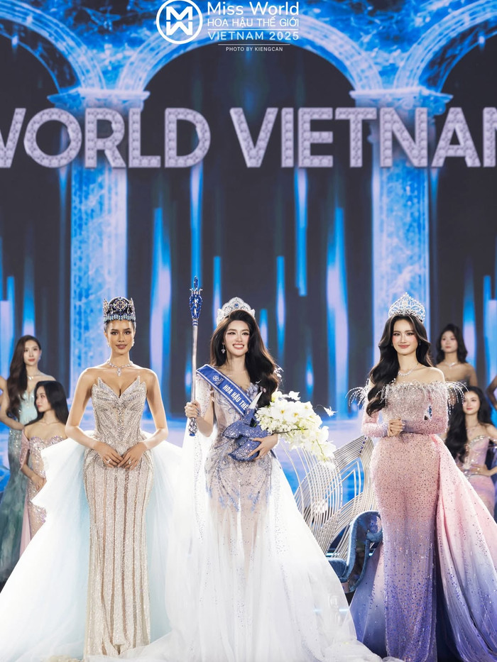 Opal Suchata trong đêm chung kết Miss World Vietnam 2025.