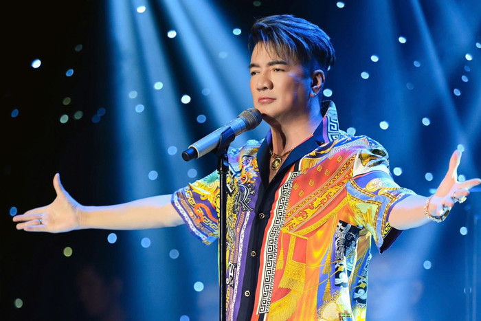 Đàm Vĩnh Hưng hát quán cà phê, nhận 'cái kết' khi đưa micro nhờ khán giả hòa giọng Ảnh 1