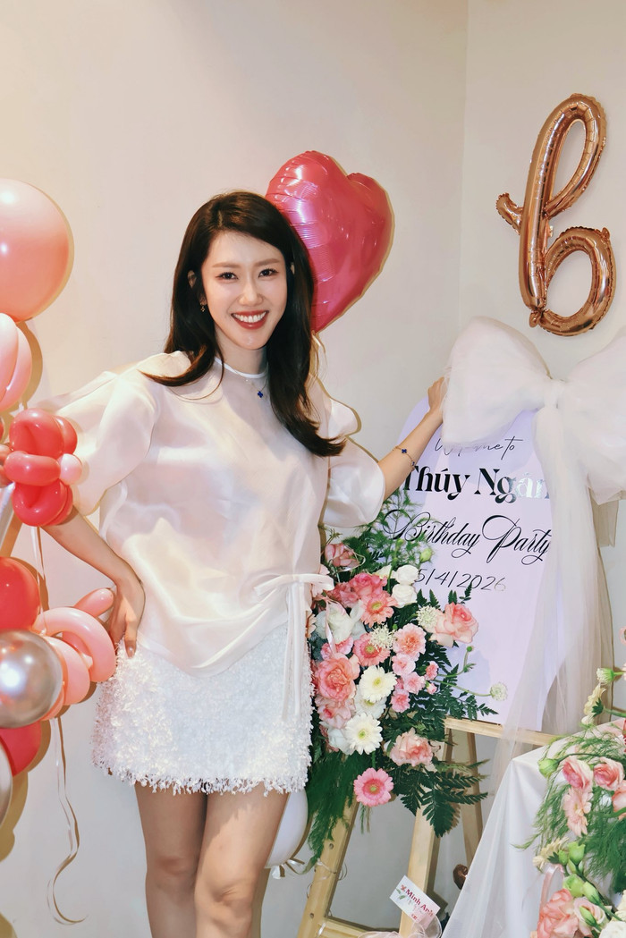 Bữa tiệc sinh nhật của Thúy Ngân được chuẩn bị chu đáo, tỉ mỉ. Ảnh: FBNV