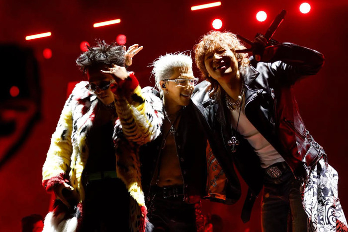 BIGBANG công bố tin quan trọng trên sân khấu Coachella, hàng chục ngàn khán giả vỡ òa Ảnh 2