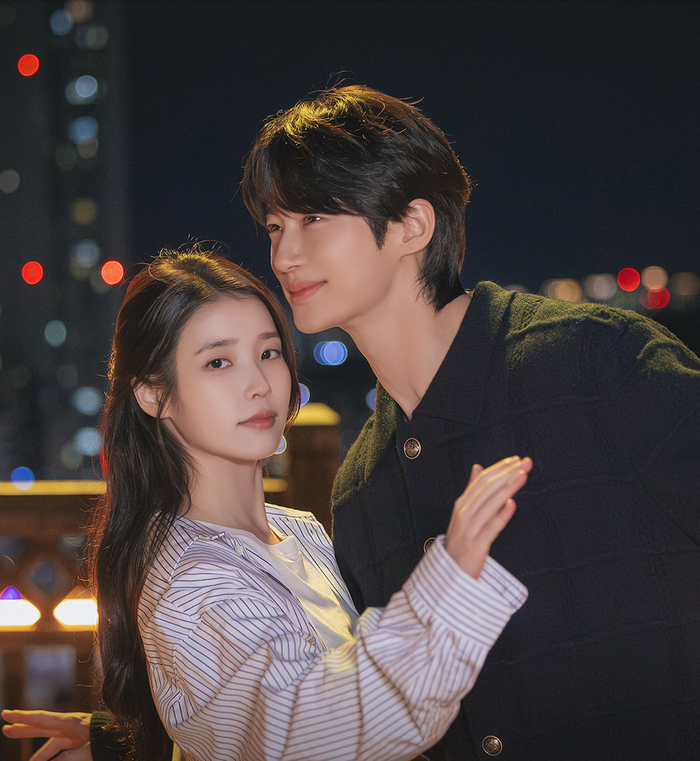 Cao trào của tập 4 khi nhân vật của Byeon Woo-seok công khai đứng về phía nữ chính IU đã đẩy rating theo thời điểm lên tới 14,2%.