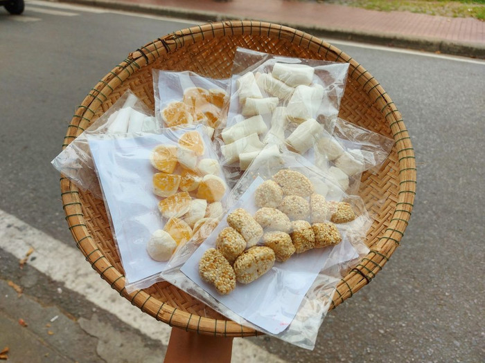 Những loại kẹo ngày xưa - thứ quà khiến trẻ con có thể vui cả ngày.