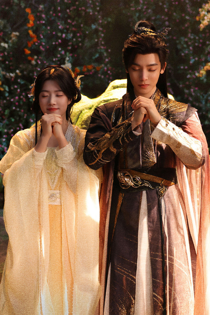 Phim tạo dấu ấn bằng kiểu kịch bản mèo vờn chuột giữa hai nhân vật ngang tài ngang sức. Nữ chính phải che giấu thân phận để tiếp cận mục tiêu, trong khi nam chính luôn cảnh giác và liên tục thử thách đối phương. Nhịp phim nhanh, nhiều cú lật bất ngờ và màn đấu trí căng thẳng khiến người xem dễ bị cuốn vào và quay lại theo dõi nhiều lần.