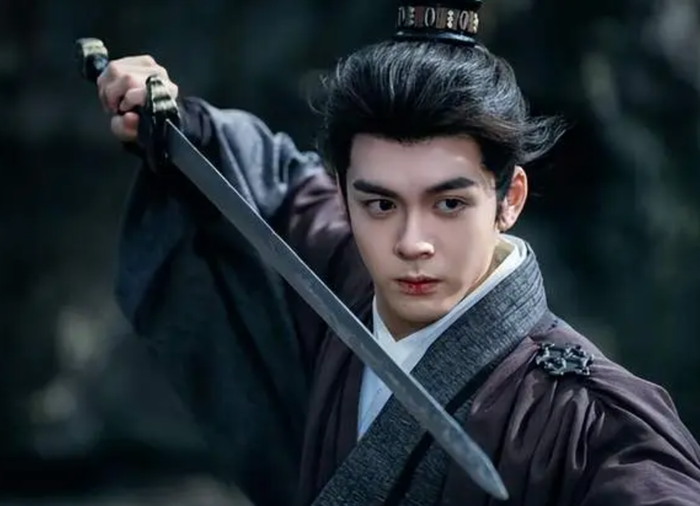 Tạo hình của Tăng Thuấn Hy trong vai Trương Vô Kỵ, thuộc bộ phim truyền hình Tân Ỷ Thiên Đồ Long Ký (2019).