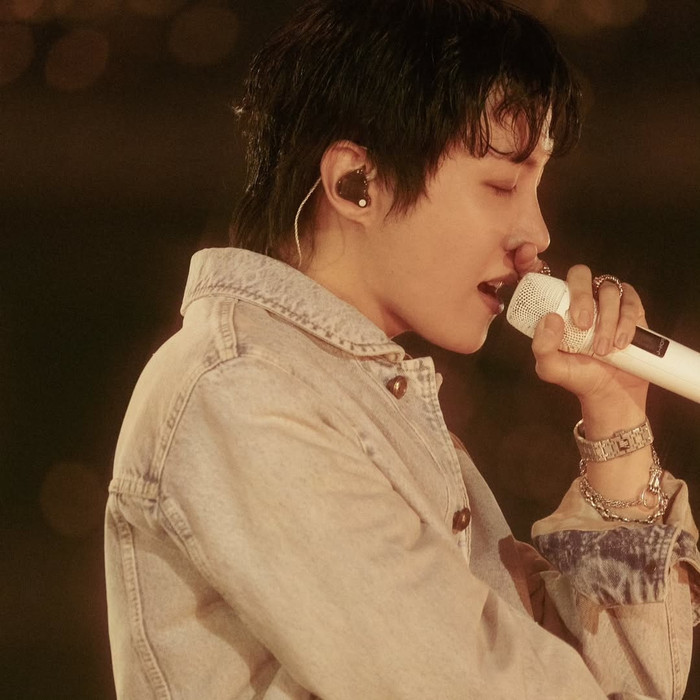 J-Hope (BTS) đăng ảnh nước mắt giàn giụa, gương mặt sưng húp khiến fan xót xa Ảnh 5