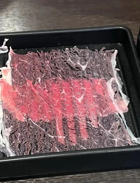 Đi ăn nhà hàng lẩu, thực khách sốc nặng trước dĩa thịt khi mang ra Ảnh 2