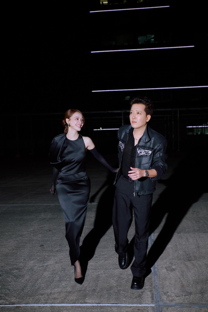 Trường Giang và Nhã Phương nắm tay tình tứ trong một lần tham gia sự kiện giải trí. Ảnh: FBNV