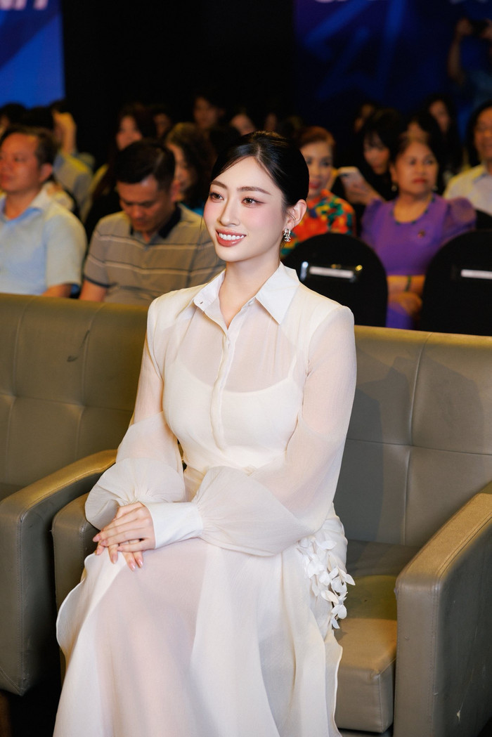 Lương Thùy Linh thể hiện sự chuyên nghiệp khi xuất hiện tại một chương trình. Ảnh: FBNV