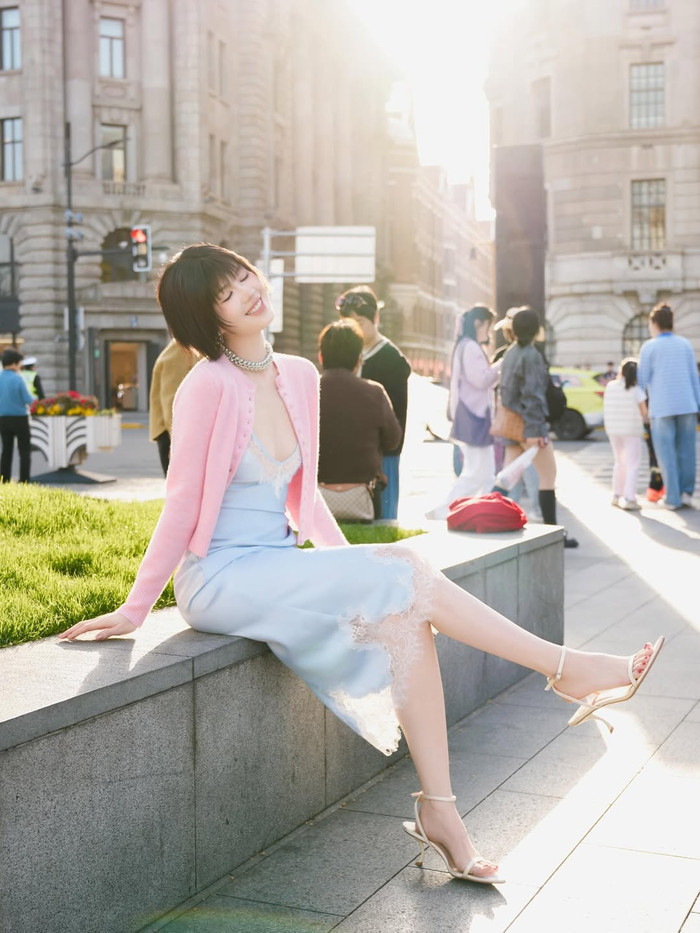 Ngọc Trinh diện váy khoe dáng quyến rũ.