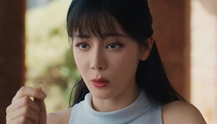 Khán giả bàn luận nhiều hơn về các điểm hạn chế trong tạo hình, diễn xuất và trạng thái gương mặt của nữ diễn viên.