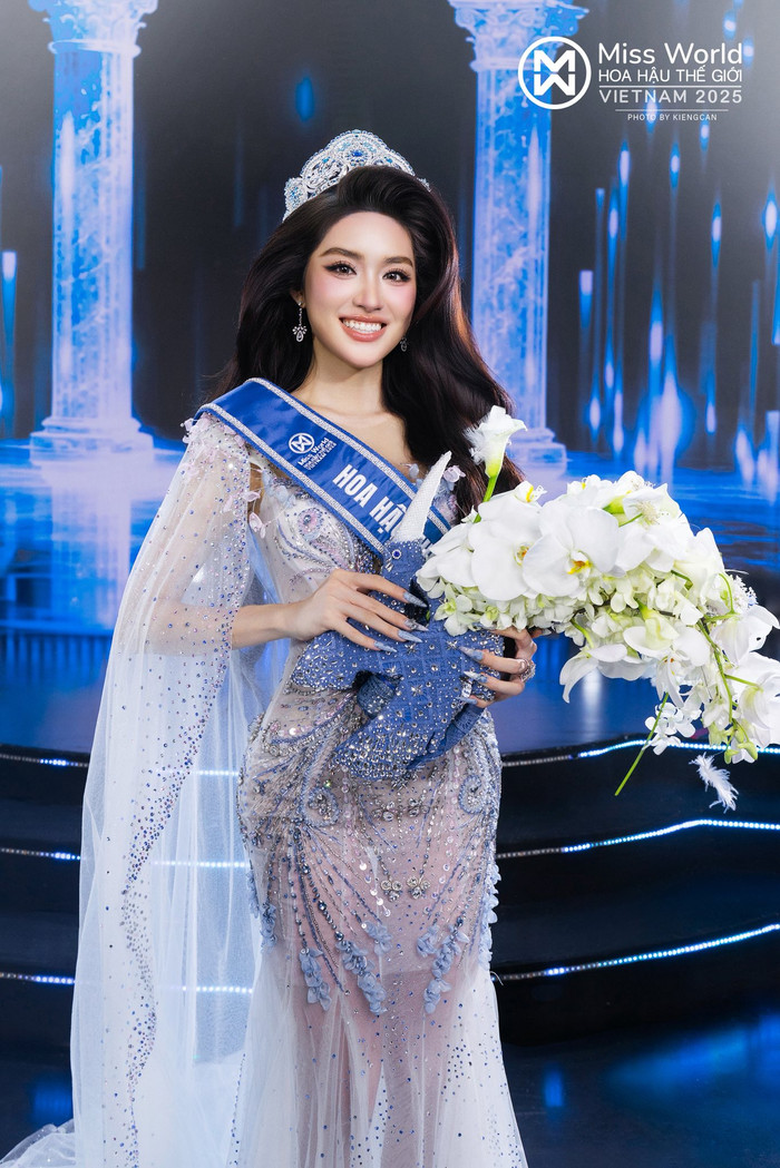 Phương Oanh đăng quang Miss World Vietnam 2025.