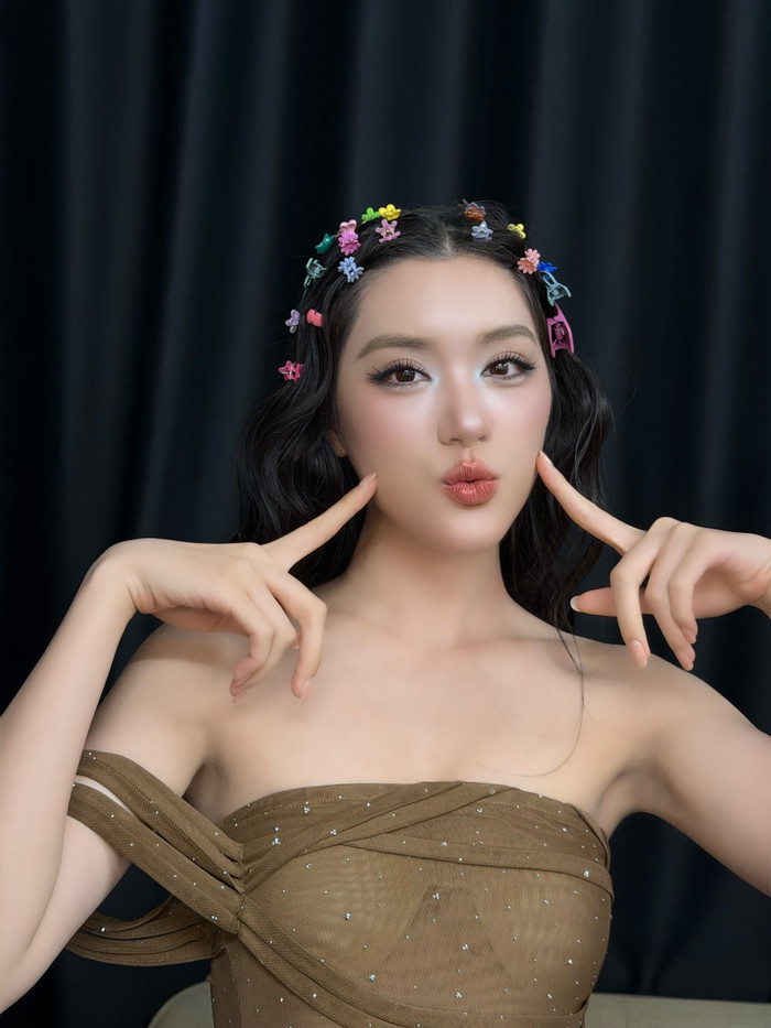 Hình ảnh đời thường của người đẹp sinh năm 2003.