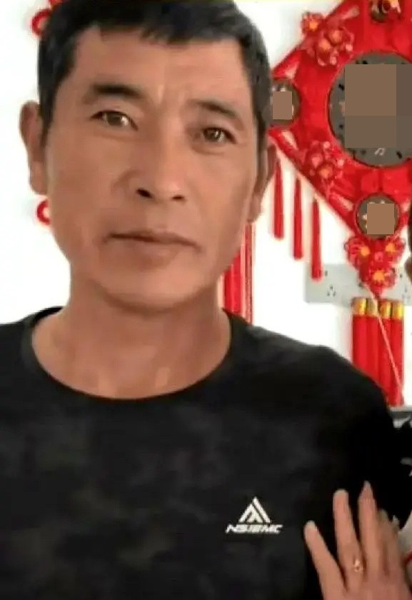 Thấy bố chồng 62 tuổi vẫn cô đơn, con dâu đưa ra quyết định táo bạo Ảnh 1