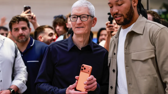 Tim Cook đảm nhận vai trò Chủ tịch điều hành từ ngày 1/9. Ảnh: CNBC