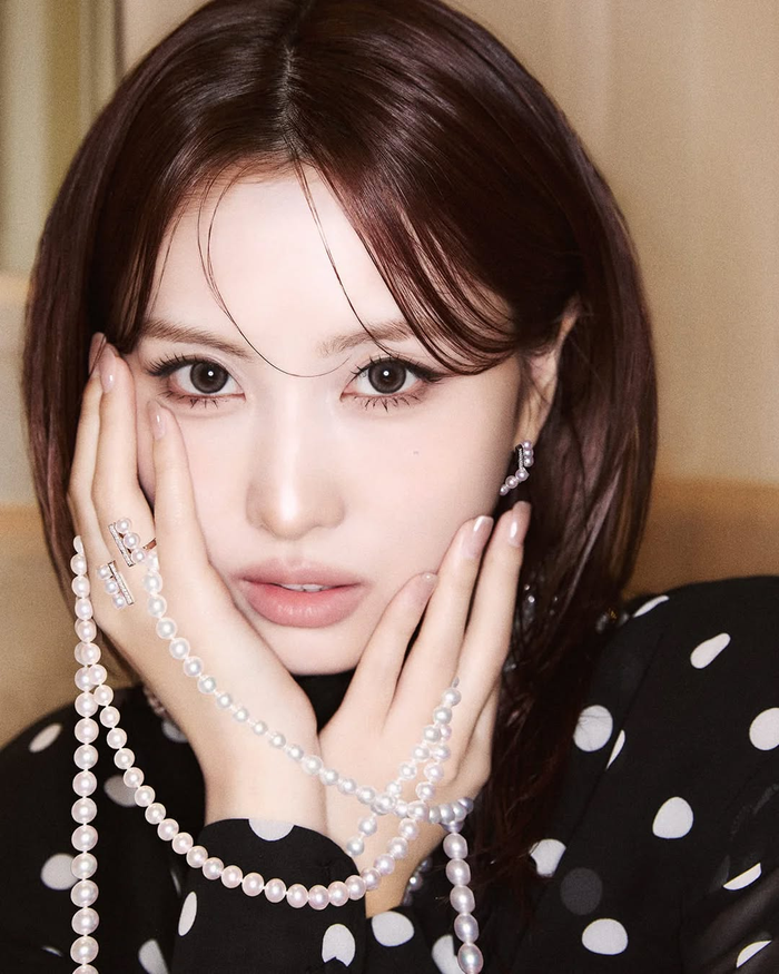 Momo (TWICE) gây sốt với bộ ảnh tại Pháp, thần thái chuẩn 'nàng thơ' Ảnh 2