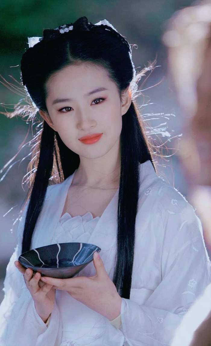 Tiểu Long Nữ là hiện thân của vẻ đẹp mang tính siêu thực và tách biệt khỏi nhân gian.&nbsp;