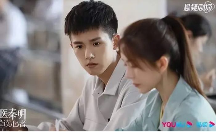 Trương Diệu và nữ diễn viên Thang Mẫn trong bộ phim truyền hình Trung Quốc Pháp Y Tần Minh: Kẻ Đọc Tâm.