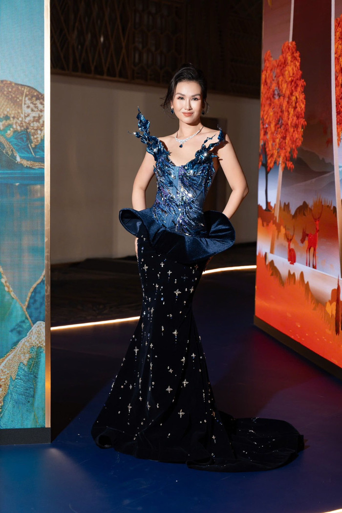 Võ Hạ Trâm tích cực hoạt động nghệ thuật sau khi kết hôn, sinh 2 con.