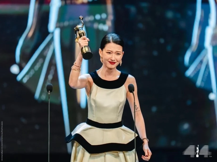 Liêu Tử Dư bất ngờ giành giải Nữ chính xuất sắc nhất, chiến thắng trước loạt đối thủ nặng ký như Chương Tử Di, Mã Lệ.