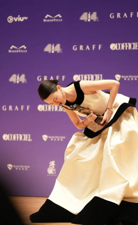 Một chiến thắng xứng đáng cho sự bền bỉ và đam mê nghệ thuật của Liêu Tử Dư.