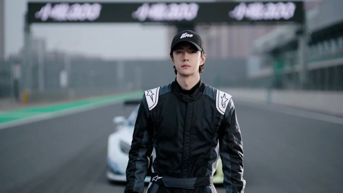 Vương Nhất Bác gây bất ngờ với thành tích tại đường đua chuyên nghiệp.